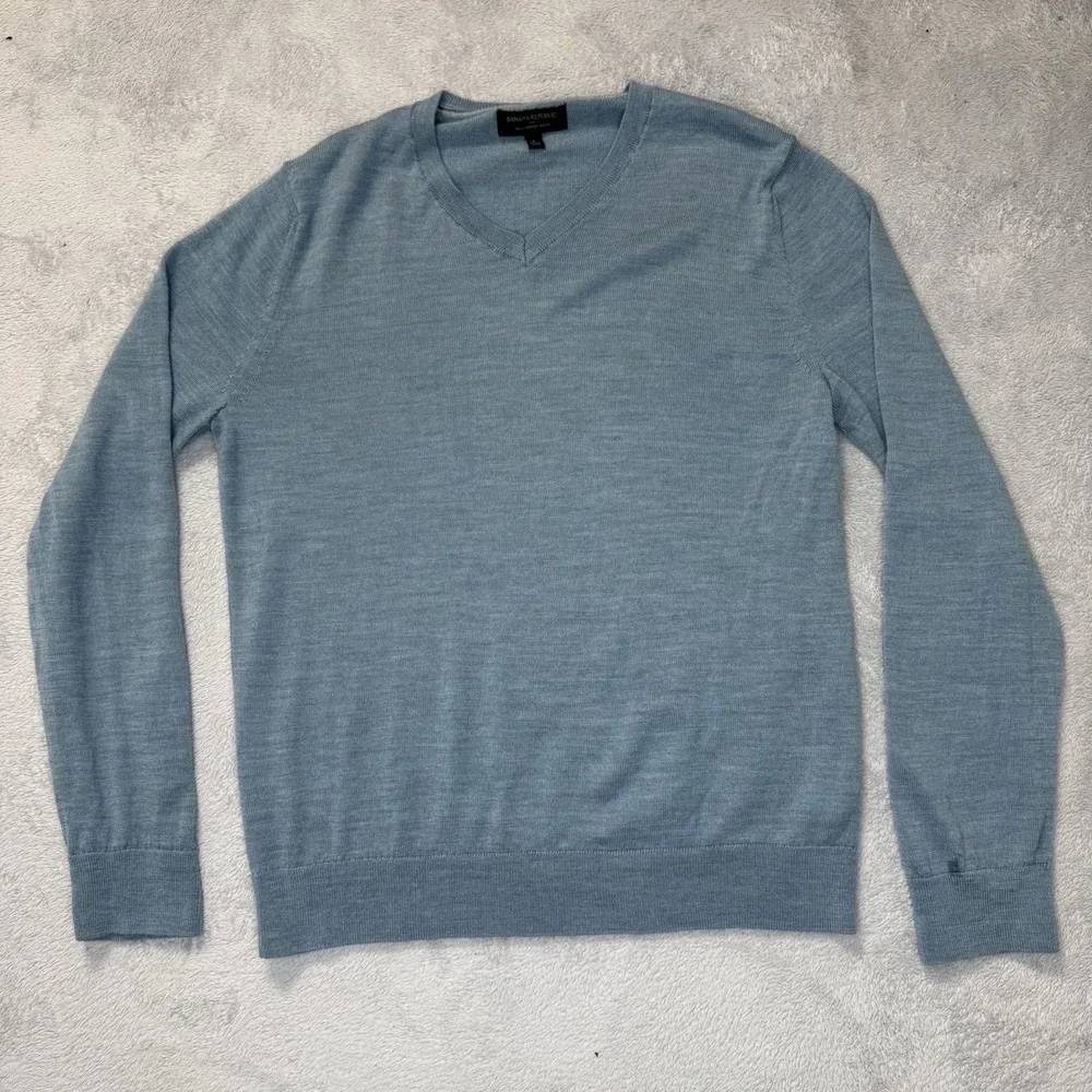 Banana Republic Men's Large 100% Merino Wool V-Neck Sweater Blue Lightweight